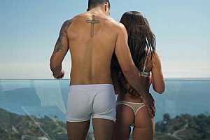 美女在床上搞黄网站